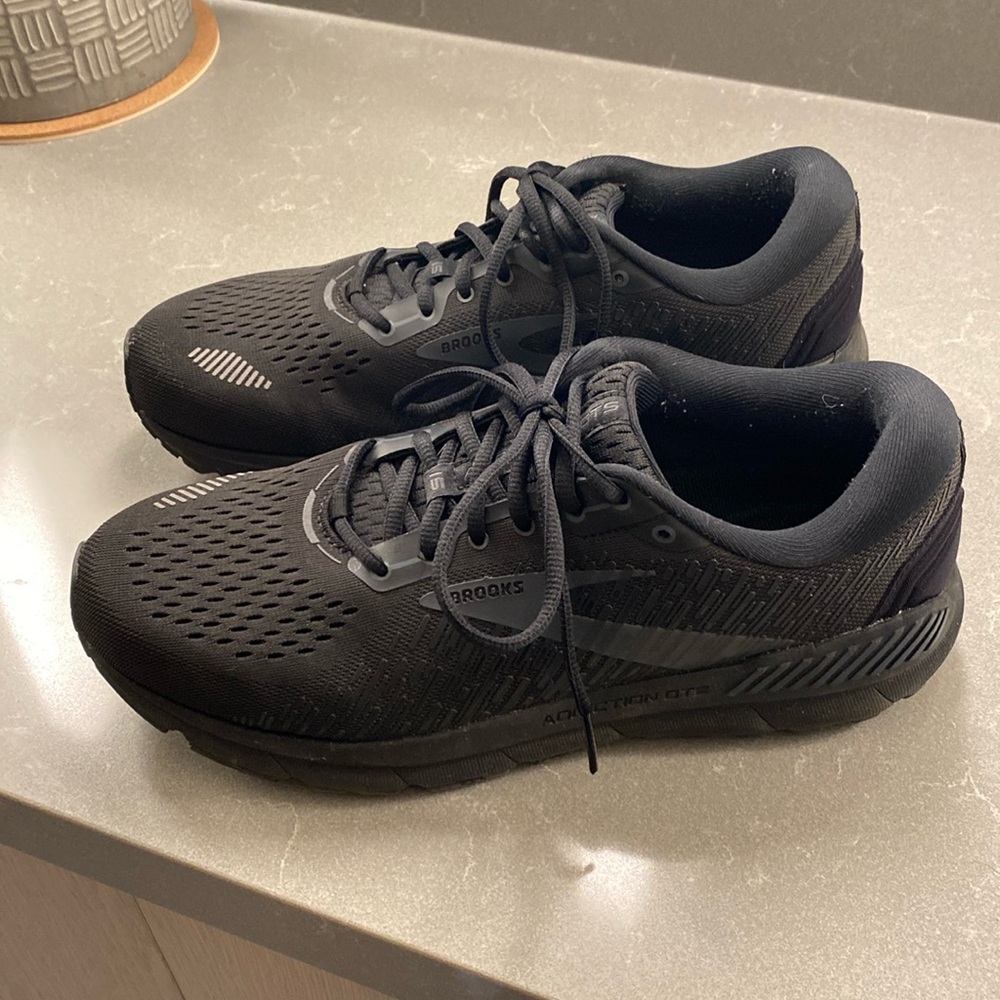 Men’s Brooks running shoes, Addiction GTS 15.  Size 10 B (narrow)